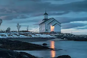 Gimsy: Church of Gims&, xe60874; dawn, Gimsoykirke, Gimsoy
