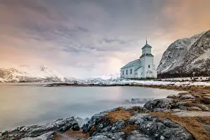 Gimsy: Church of Gimscy in front of snowy mountains, Gimsoykirke