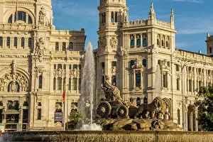 Statue: Cibeles Fountain and the Cibeles Palace, Madrid, Spain