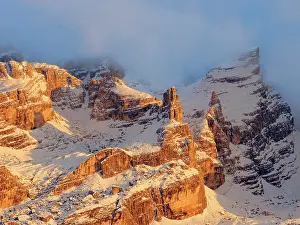 Limestone: Cima Falkner and the peaks around Rifugio Tuckett