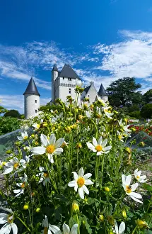Loire: Cirrus clouds over Rivau Castle, L&, x9b65;r&, x9b20;Indre-et-