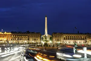 Crowded: City traffic and Obelisque at the Place de la Concorde