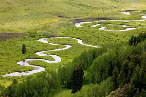 Meanders: Classic meanders on East River