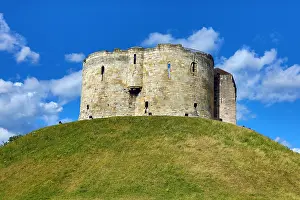 Norman: Clifford's Tower at York Castle in York, Yorkshire