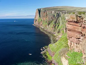 Ferry: The cliffs of Hoy island near the Old Man