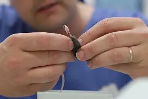 Unsharp: Clinical examination of a mouse by a veterinarian France