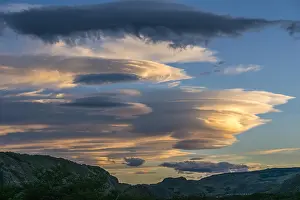 Glaciares: Cloud formation, Lenticularis clouds over El Chalten