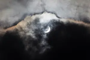 Finistere: A cloud of sail reduces sunlight and transforms