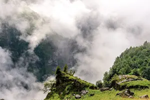 Cirque: Clouds above the Cirque du Fer a Cheval, Haute