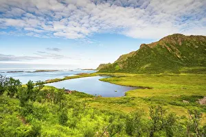 Experience: Coast with mountains and lake, near Nyksund, Dronningruta