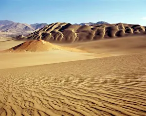 Mountained: Coastal desert, sand dunes, ripples near Casma