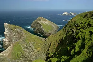 Unst: Coastal Scenery - steep, jagged cliffs and off-shore