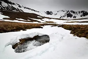 Cairngorm: Coire an t-Sneachda in snow