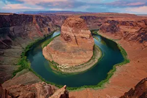Erode: Colorado River Bend, Horseshoe Bend, Arizona, USA