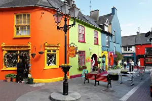 Eire: Colorful houses in the center of Kinsale, County