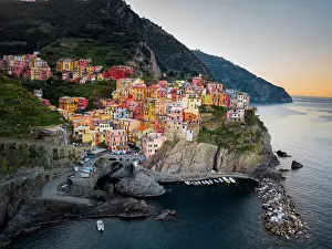 Spezia: Colorful houses in the coastal town of Manarola