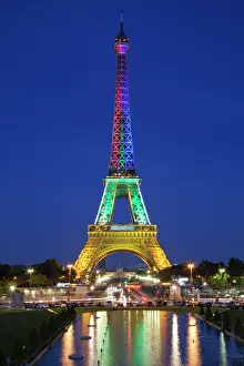 Eiffel: Colorful light display on the Eiffel Tower