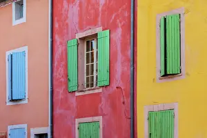 Shutter: Colorful wall of windows in Roussillon