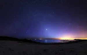 Visible: Are the colors visible to the right or the twilight