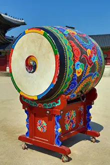 Instruments: Colourful drum at Gyeongbokgung Palace in Seoul, Korea