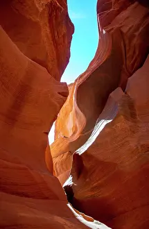 Reddish: Colourful sandstone formations, Lower Antelope Canyon