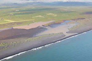 Structures: Colourful sediments at the beach with lavasand of Landeyjars