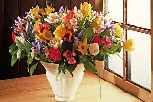Vase: Colourful spring bouquet in a vase in front of a