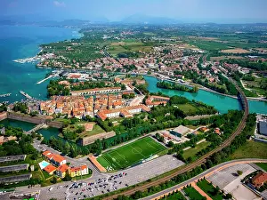 Garda: Comune di Peschiera del Garda, Mincio River empties
