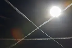 2015: Contrails