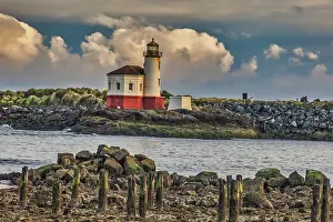 Lighthouse: Coquille River Lighthouse, Bandon, Oregon