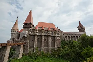 Ages: Corvin's Castle (Corvinesti or Hunedorestilor)