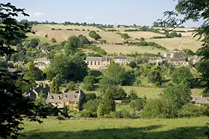 Cotswold: Cotswold village of Naunton across the Windrush Valley, UK