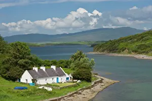 Mayo: Cottage on bay, near Mallaranny, County