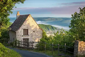 Hilltop: Cottage above the Lot Valley near Saint
