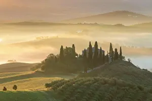 Manor: Country estate Podere Belvedere at sunrise, Val