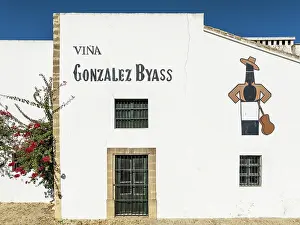 Winery: Country house at the La Canariera vineyard of the Bodega GonzÃ¡lez Byass near the town of Jerez de la