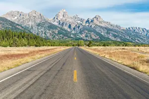 Nationa: Country road in front of Grand Teton Range, Grand