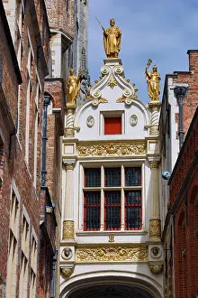 Brugge: Covered arch between the City Hall, the Stadhuis