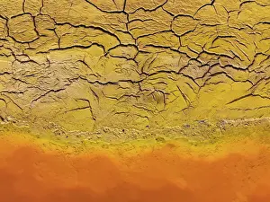 Mines: Cracked earth at the bank of the Rio Tinto (Red