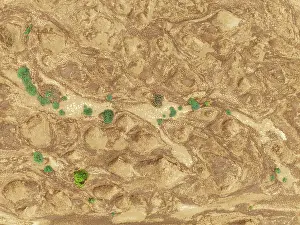 Thomas Dressler: Cracked earth and dried up streams with sparse desert vegetation