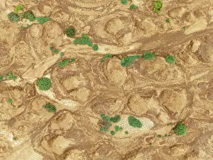 Thomas Dressler: Cracked earth and dried up streams with sparse desert vegetation