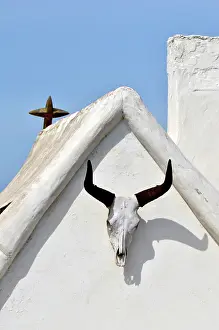 Skull: the cross udes to fix the house on windy days