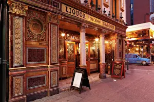 Gastronomy: Crown Liquor Saloon, Belfast, Northern Ireland