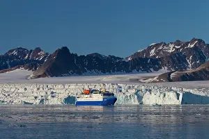 Cruising: Cruise Ship MS Quest
