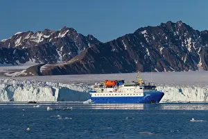 Cruising: Cruise Ship MS Quest