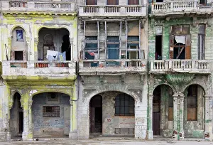 Facades: Cuba - Many buildings and their facades at the