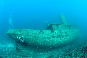 Wrecks: Cuba, Camaguey, diver exploring the ship wreck Virgen de Alt
