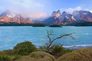 Turqoise: Cuernos del Paine - mountain scenery encompassing