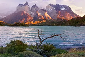 Turqoise: Cuernos del Paine - mountain scenery encompassing