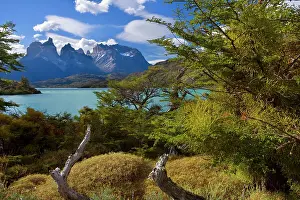 Turqoise: Cuernos del Paine - mountain scenery encompassing